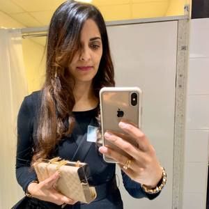 Meet your Posher, Zahira